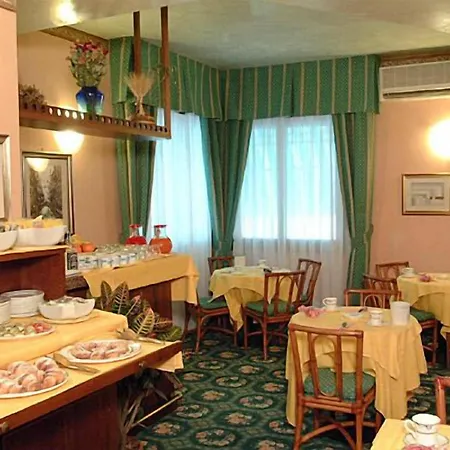 Tiziana Hotel 3*